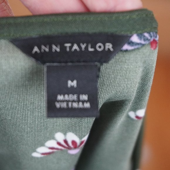 Ann Taylor Dark Green with Purple Detail Keyhole Back Top Size Medium - Picture 7 of 8